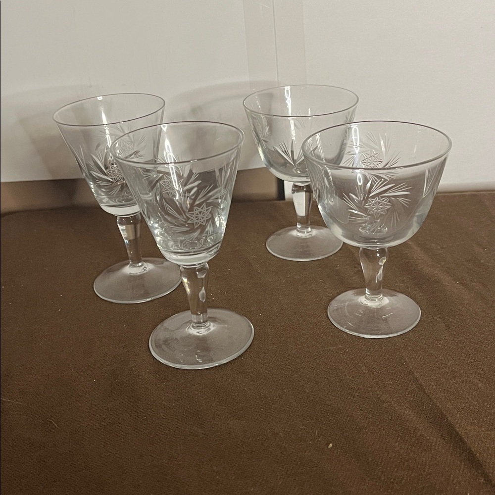 😄Pinwheel crystal sherry and cocktail glasses (4)